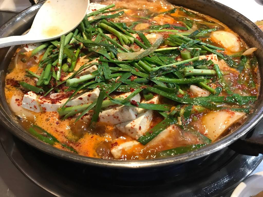명가족발 Myung Ga Jokbal | restaurant | 3063 W 8th St, Los Angeles, CA 90005, USA | 2133680880 OR +1 213-368-0880