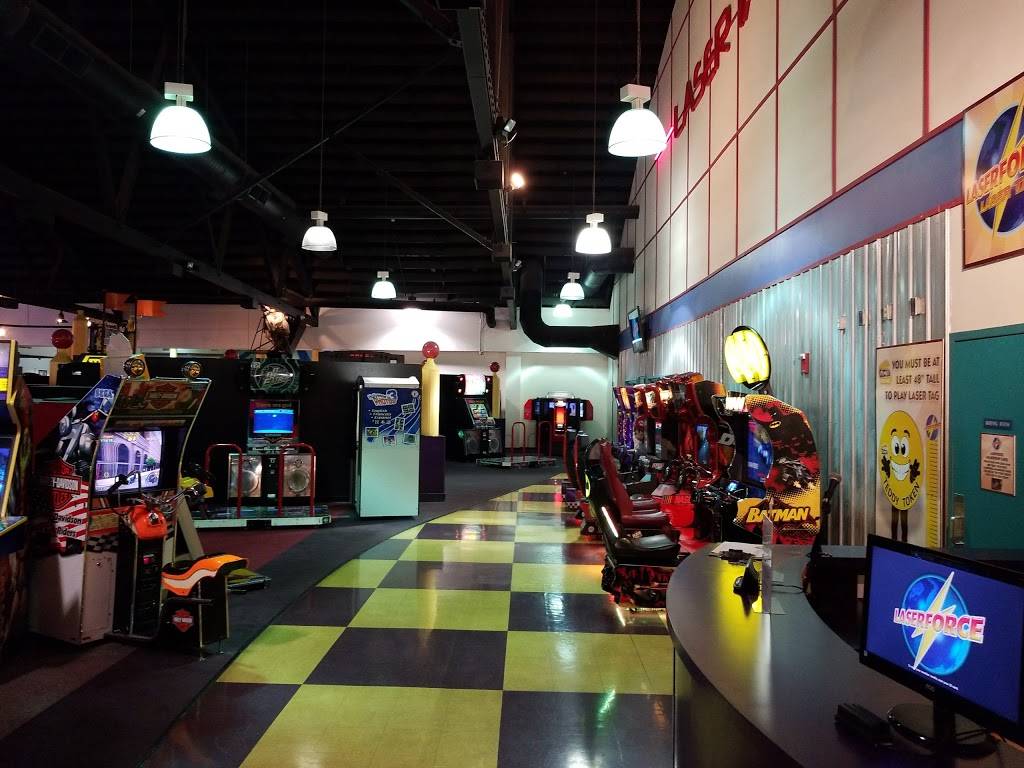 Funset Boulevard | restaurant | 3916 W College Ave, Appleton, WI 54914, USA | 9209930909 OR +1 920-993-0909