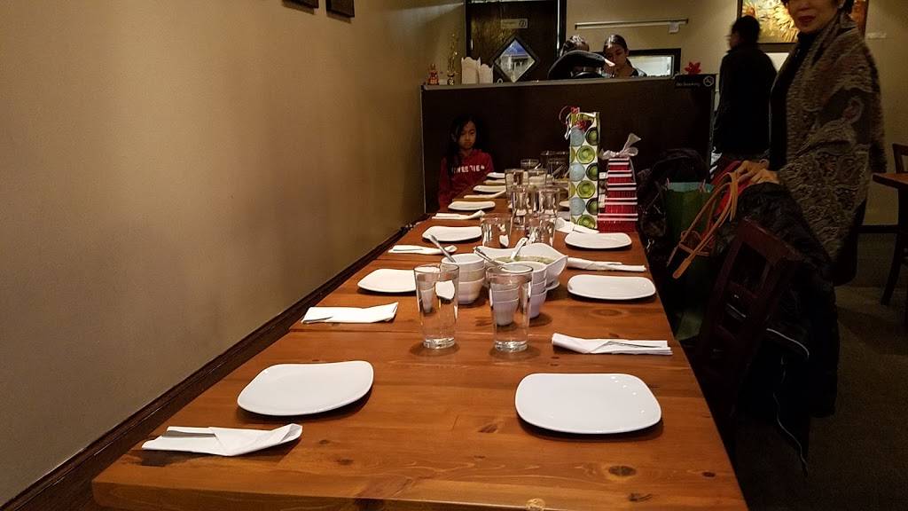 Aroy Thai | restaurant | 4654 N Damen Ave, Chicago, IL 60625, USA | 7732758360 OR +1 773-275-8360