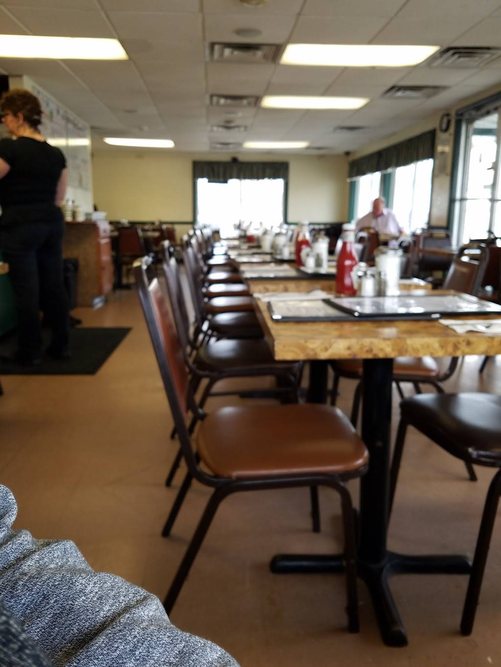 Uncle Charlies Finer Diner | restaurant | 1496 Main St, Weymouth, MA 02190, USA | 7813373889 OR +1 781-337-3889