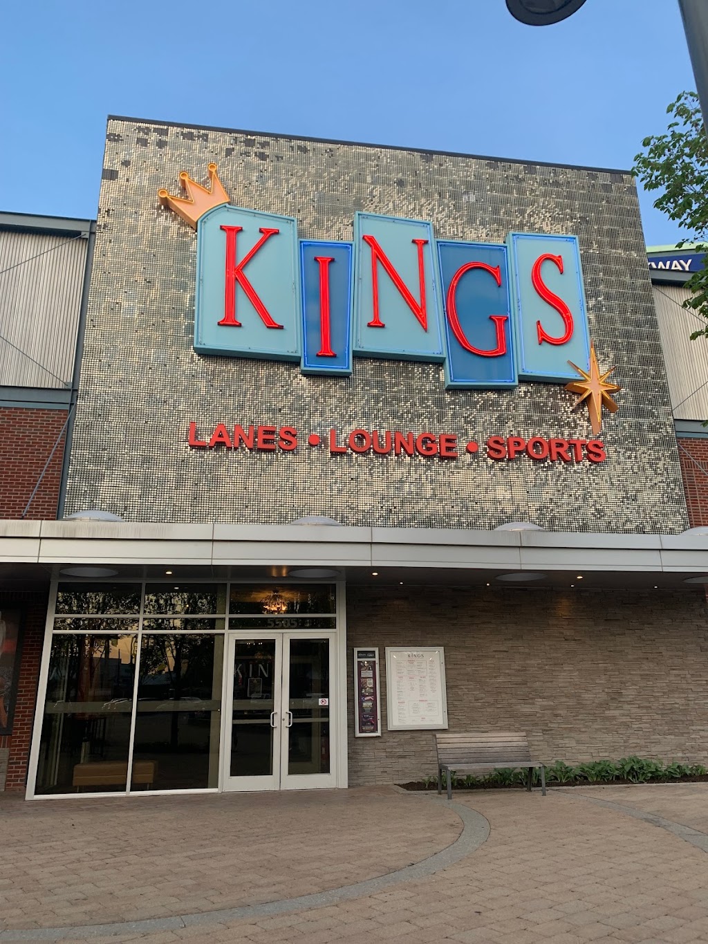 Kings Dining & Entertainment | restaurant | 5505 Park Pl, Rosemont, IL 60018, USA | 8472330099 OR +1 847-233-0099