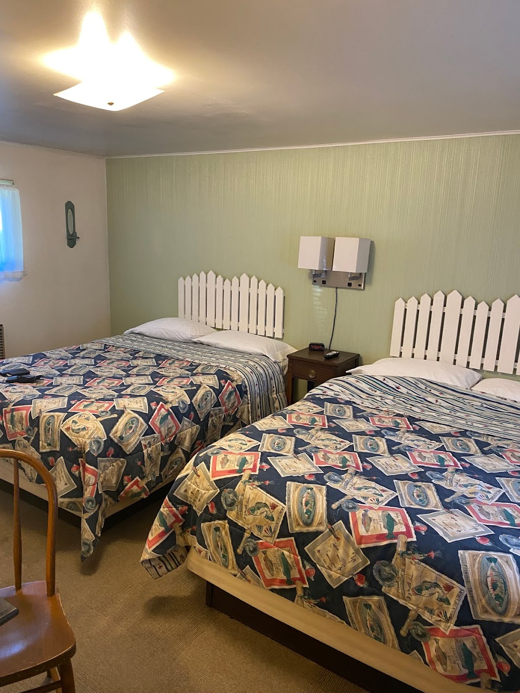 The Foothills Cafe & Motel | cafe | 7097 S Dunns Farm Rd, Maple City, MI 49664, USA | 2313343495 OR +1 231-334-3495