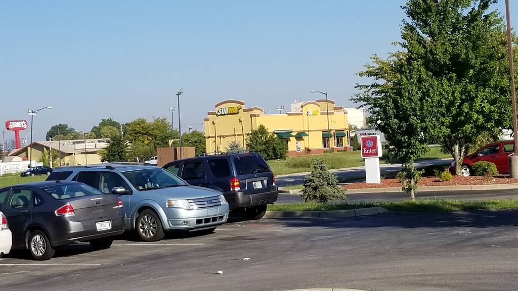 Subway | restaurant | 2840 Packerland Way, Louisville, KY 40213, USA | 5029666606 OR +1 502-966-6606