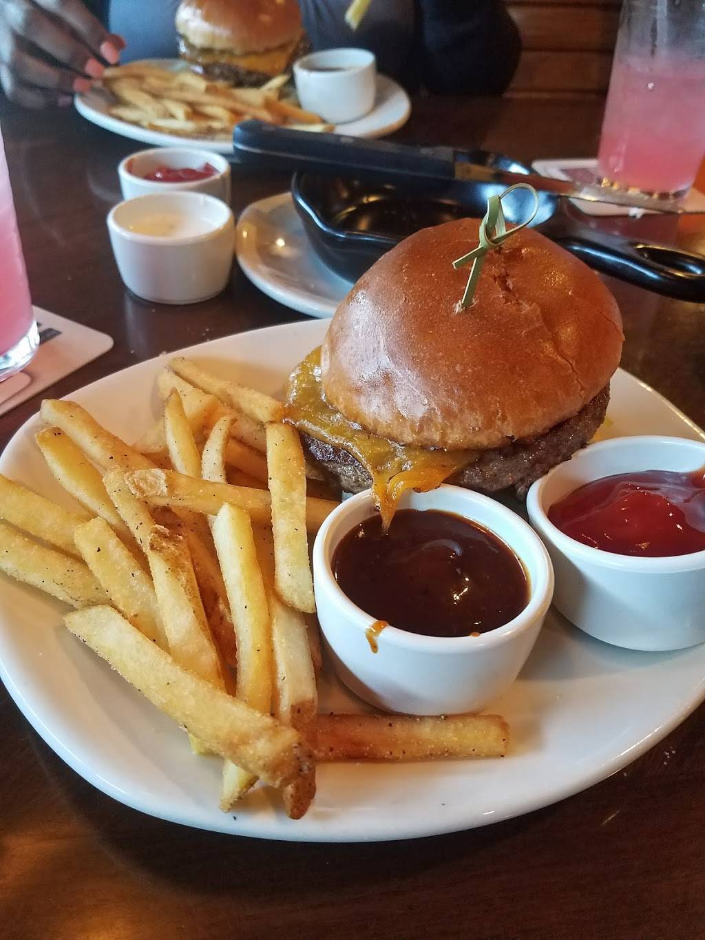 Outback Steakhouse | restaurant | 132 Marsh Hill Rd, Orange, CT 06477, USA | 2037950700 OR +1 203-795-0700