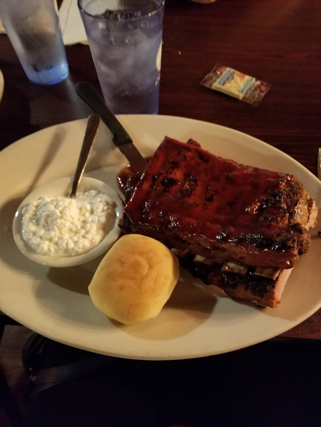 Abes Hideout & Saloon | restaurant | 200 Main St, Mechanicsburg, IL 62545, USA | 2173649386 OR +1 217-364-9386