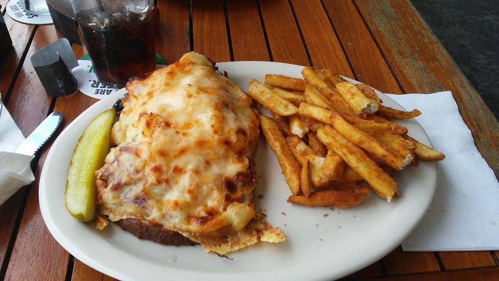 T J Carneys | restaurant | 231 W Venice Ave, Venice, FL 34285, USA | 9414809244 OR +1 941-480-9244