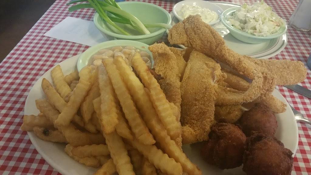 Country Cafe | restaurant | 1710 Fairview Blvd, Fairview, TN 37062, USA | 6157990215 OR +1 615-799-0215