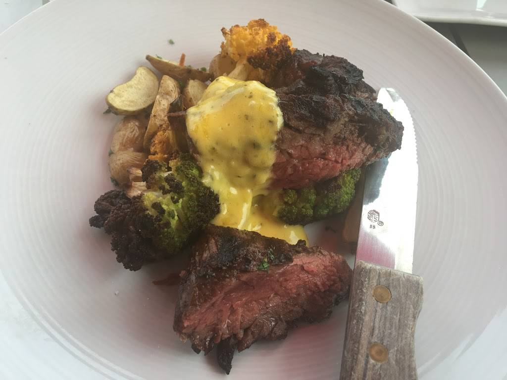 Bleu Restaurant & Lounge | restaurant | 2200 Dickinson Rd, De Pere, WI 54115, USA | 9203475000 OR +1 920-347-5000