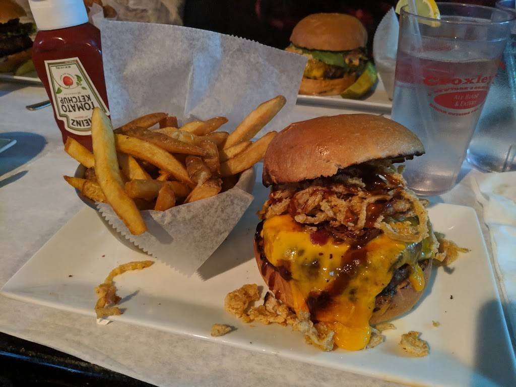 Croxleys | restaurant | 155 W Main St, Smithtown, NY 11787, USA | 6316568787 OR +1 631-656-8787