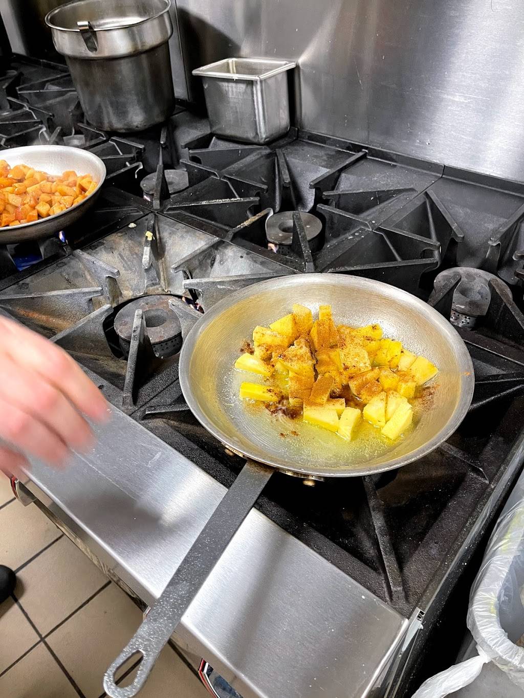 Pike Street Café | restaurant | 4629 Montgomery Rd, Cincinnati, OH 45212, USA | 5139544040 OR +1 513-954-4040