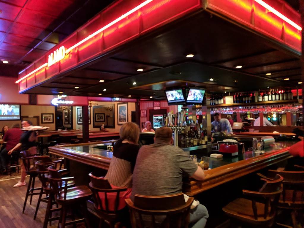 Alamo Steakhouse & Saloon | restaurant | 700 Broadway Ave, Mattoon, IL 61938, USA | 2172347337 OR +1 217-234-7337