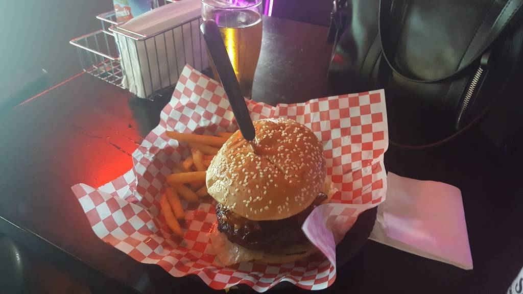 Stevies Bar & Grill | restaurant | 2705 Union Ave, San Jose, CA 95124, USA | 4085590904 OR +1 408-559-0904