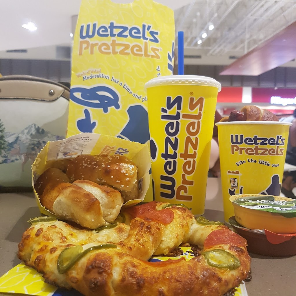 Wetzels Pretzels | bakery | 5220 Fashion Outlets Way Space #8090, Rosemont, IL 60018, USA | 8476788050 OR +1 847-678-8050