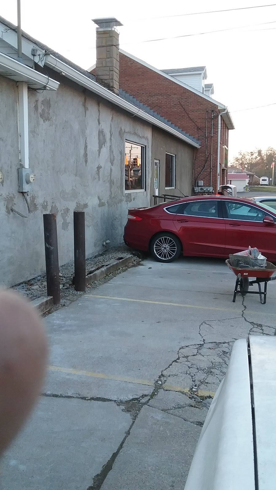 Maloneys Pub | restaurant | 408 Greenwell Ave, Cincinnati, OH 45238, USA | 5139223156 OR +1 513-922-3156