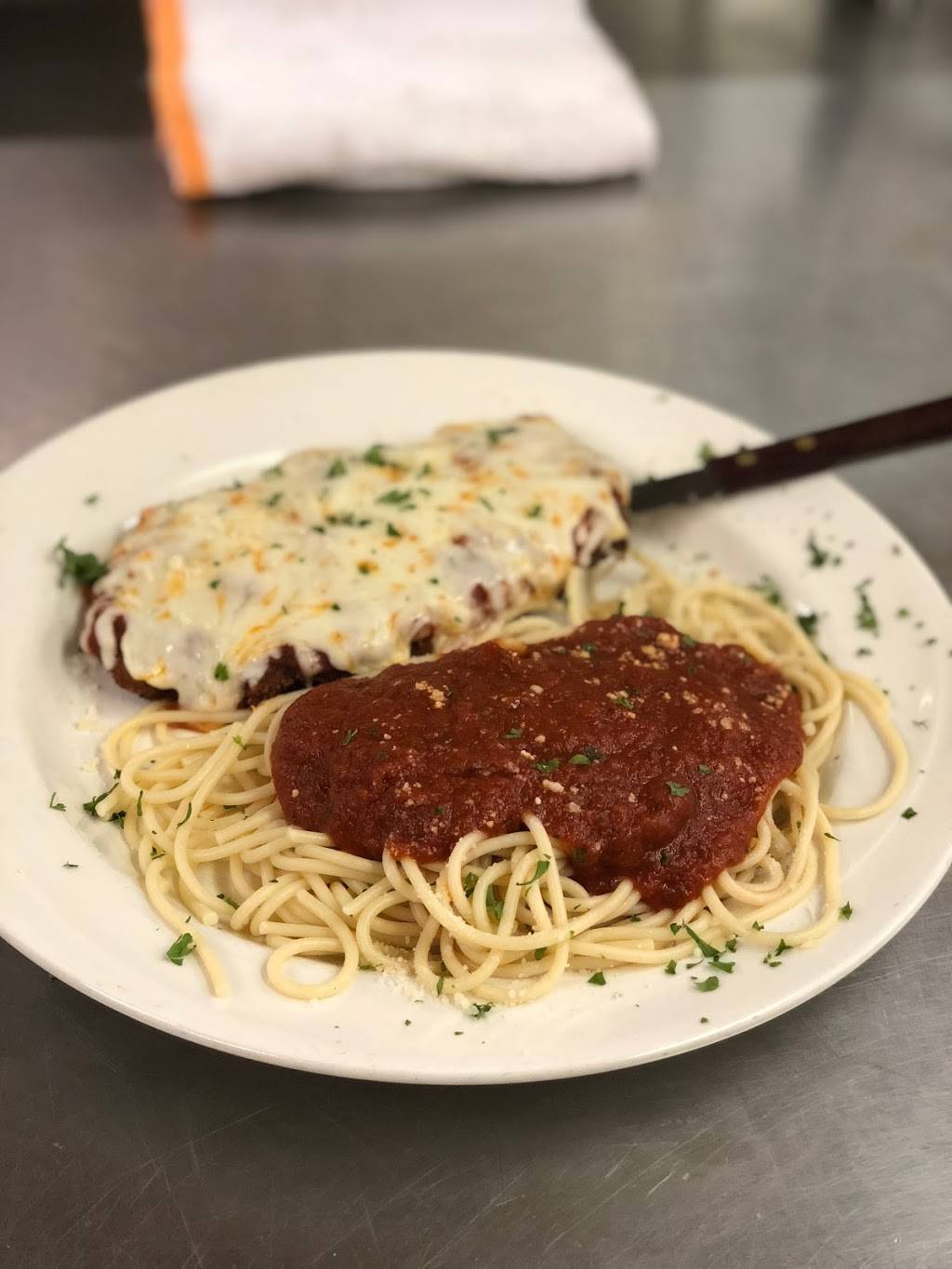 The Hidden Backyard | restaurant | 7375 Royalton Rd, North Royalton, OH 44133, USA | 4406289888 OR +1 440-628-9888