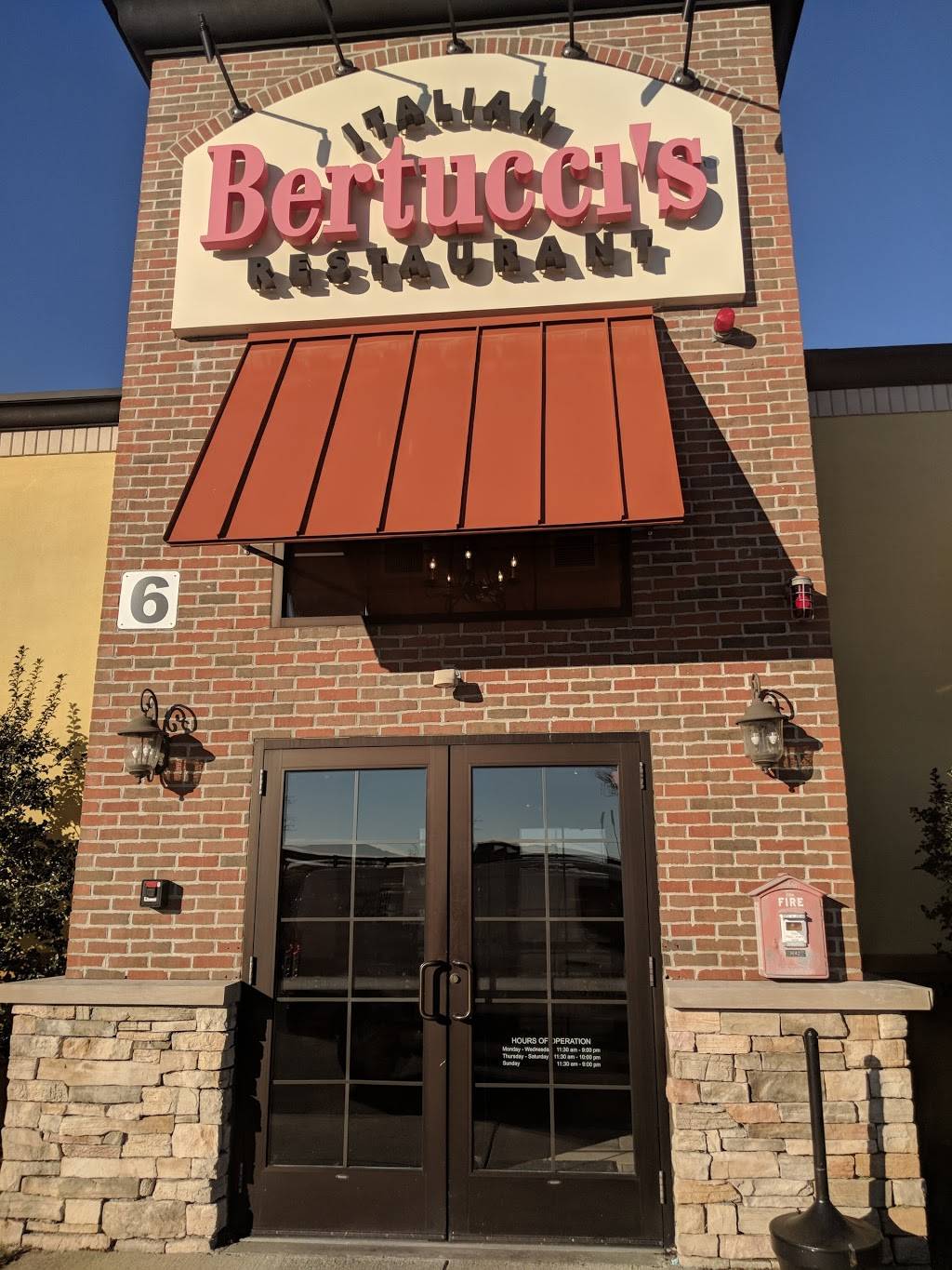 Bertuccis Italian Restaurant | restaurant | 6 Plaza Way, Plymouth, MA 02360, USA | 5087471187 OR +1 508-747-1187