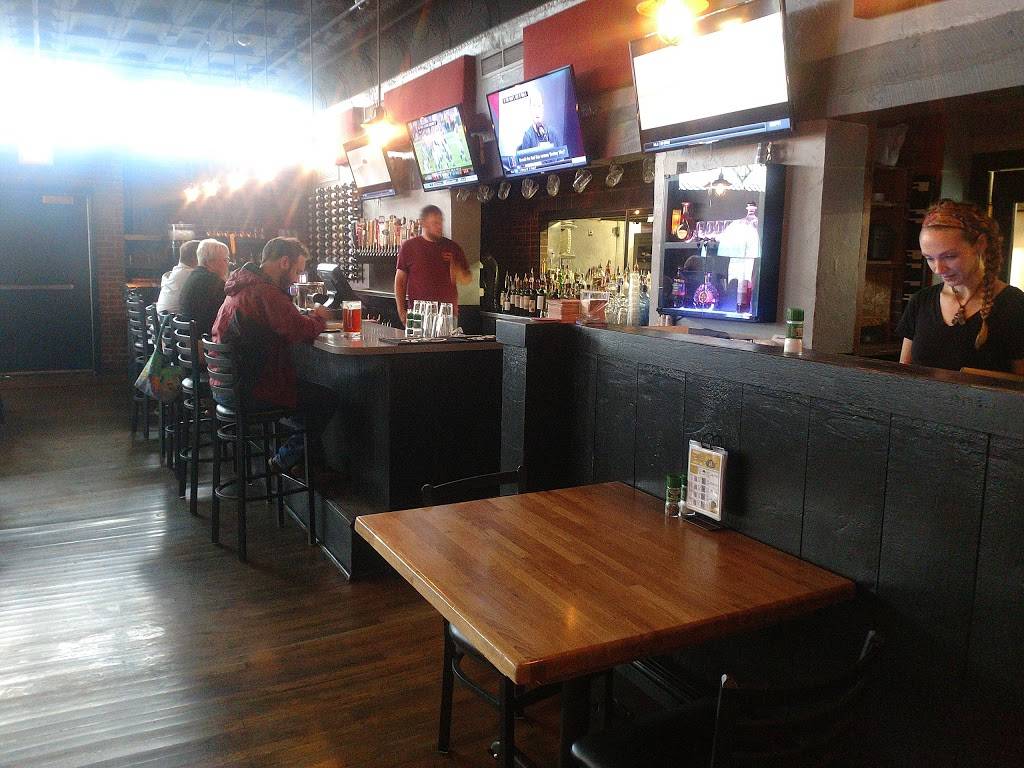 Silver Street Tavern | night club | 2 Silver St, Waterville, ME 04901, USA | 2076802163 OR +1 207-680-2163