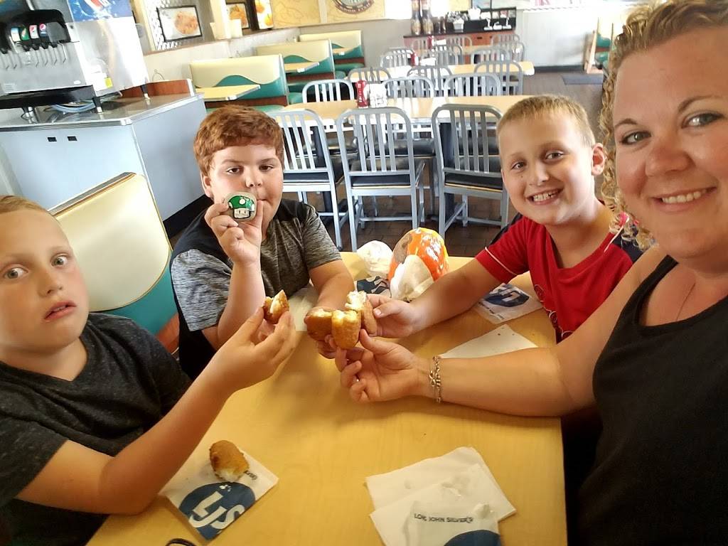 Long John Silvers | restaurant | 318 W 9th St, Mt Carmel, IL 62863, USA | 6182624034 OR +1 618-262-4034