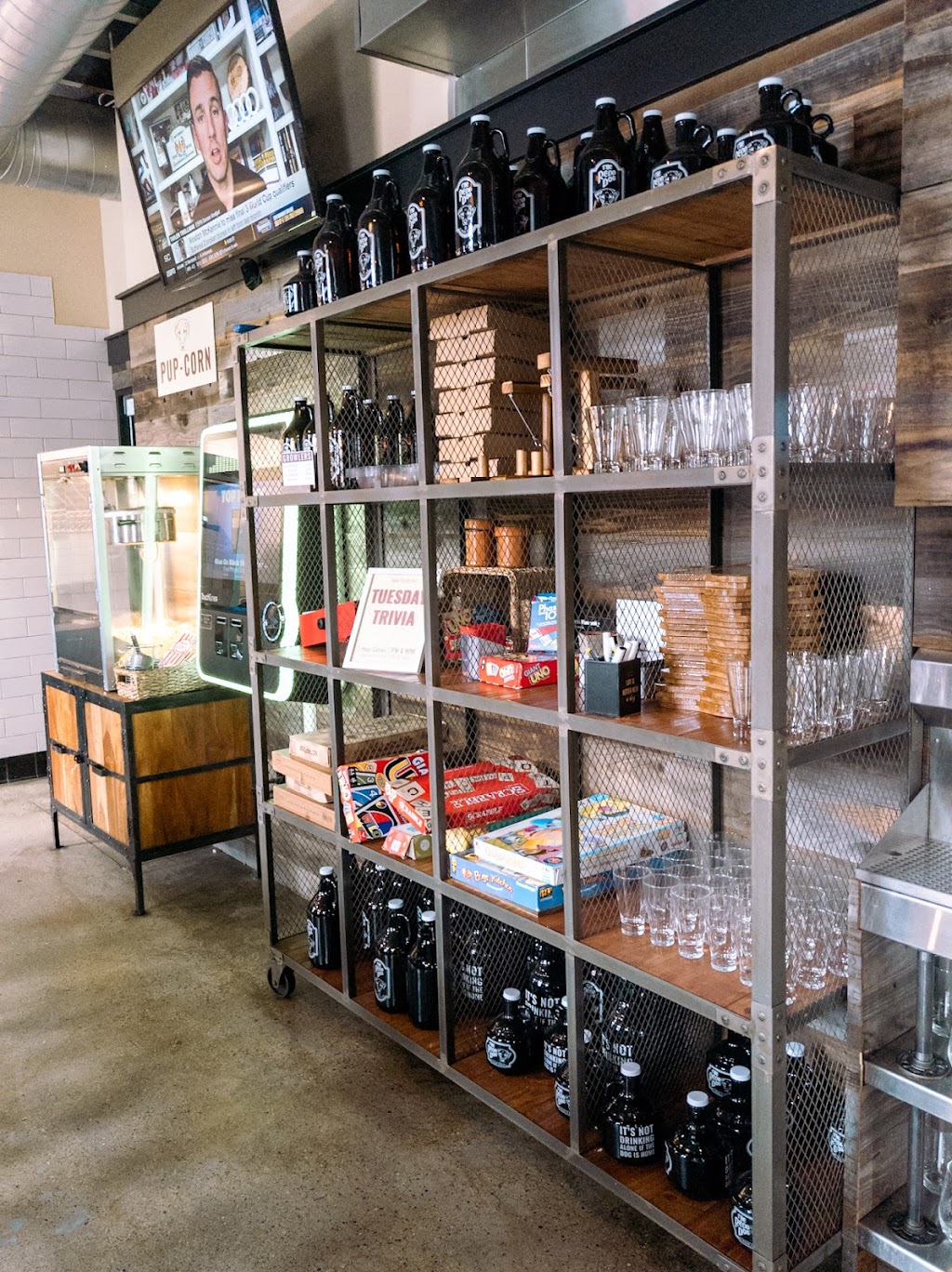 The Redd Dog | restaurant | 2805 6th Ave, Tacoma, WA 98406, USA | 2532121174 OR +1 253-212-1174