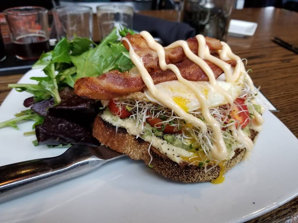 Sedona Taphouse | restaurant | 198 E Big Beaver Rd, Troy, MI 48083, USA | 2484226167 OR +1 248-422-6167