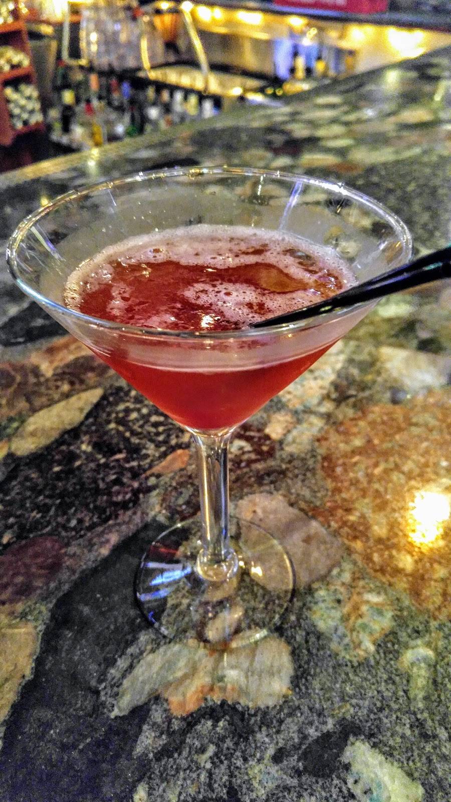 Features Bar & Grill | restaurant | 10 Chicago Ave, Naperville, IL 60540, USA | 6304163310 OR +1 630-416-3310