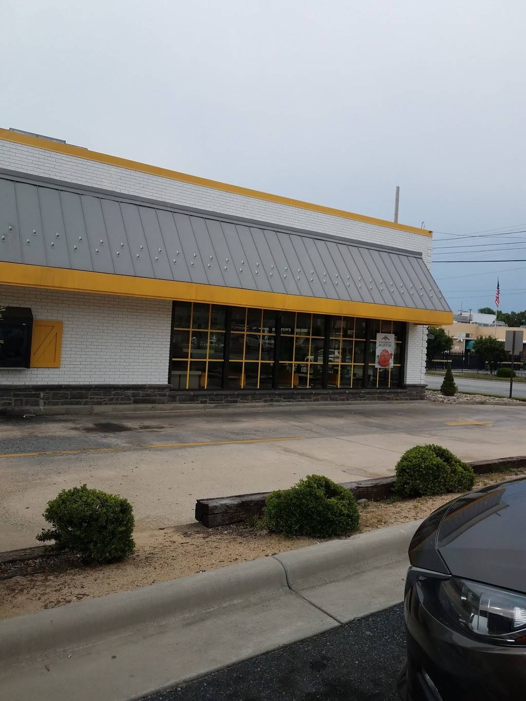 Biscuitville | cafe | 1839 N Main St, High Point, NC 27262, USA | 3368829223 OR +1 336-882-9223