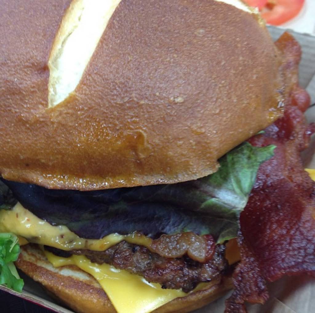 Wendys | restaurant | 2601 S Eastern Ave, Las Vegas, NV 89169, USA | 7024573920 OR +1 702-457-3920