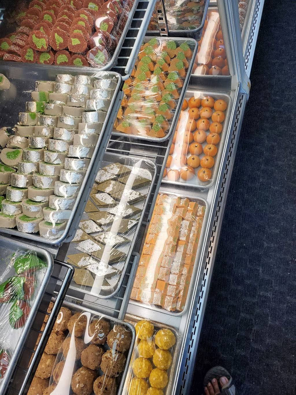 Malton Sweets & Samosa Factory | restaurant | 7052 Airport Rd, Mississauga, ON L4T 2G8, Canada | 9056732136 OR +1 905-673-2136