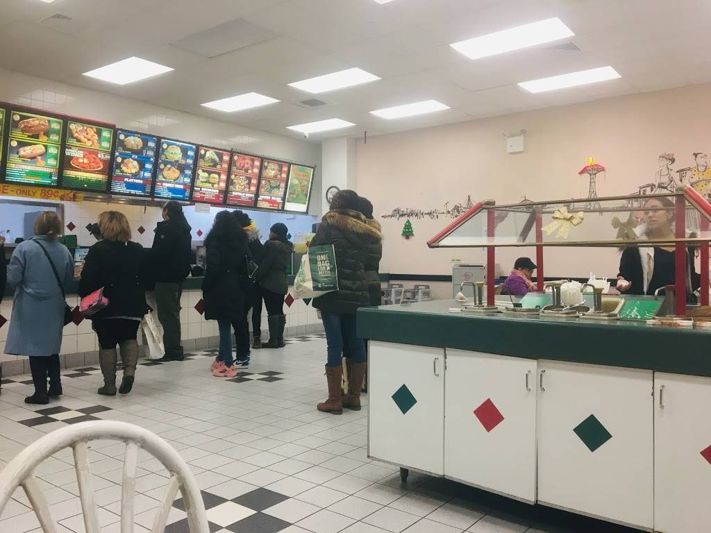 Nathans Famous | restaurant | 5424 Kings Plaza, Brooklyn, NY 11234, USA | 7182090806 OR +1 718-209-0806