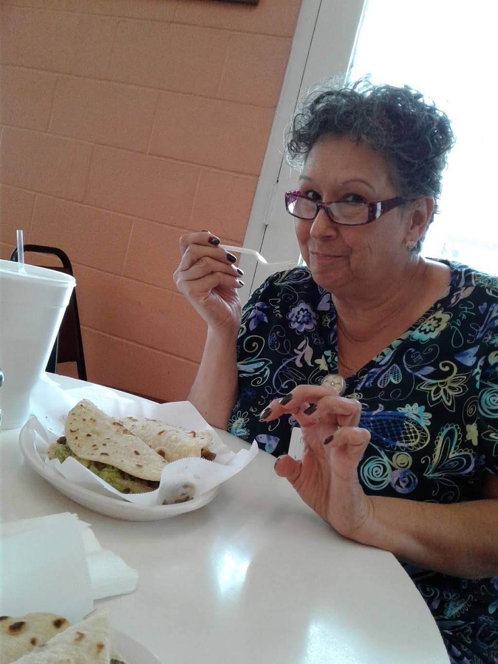 Emilianos Mexican Restaurant | restaurant | 1002 Bandera Rd, San Antonio, TX 78228, USA | 2104336040 OR +1 210-433-6040