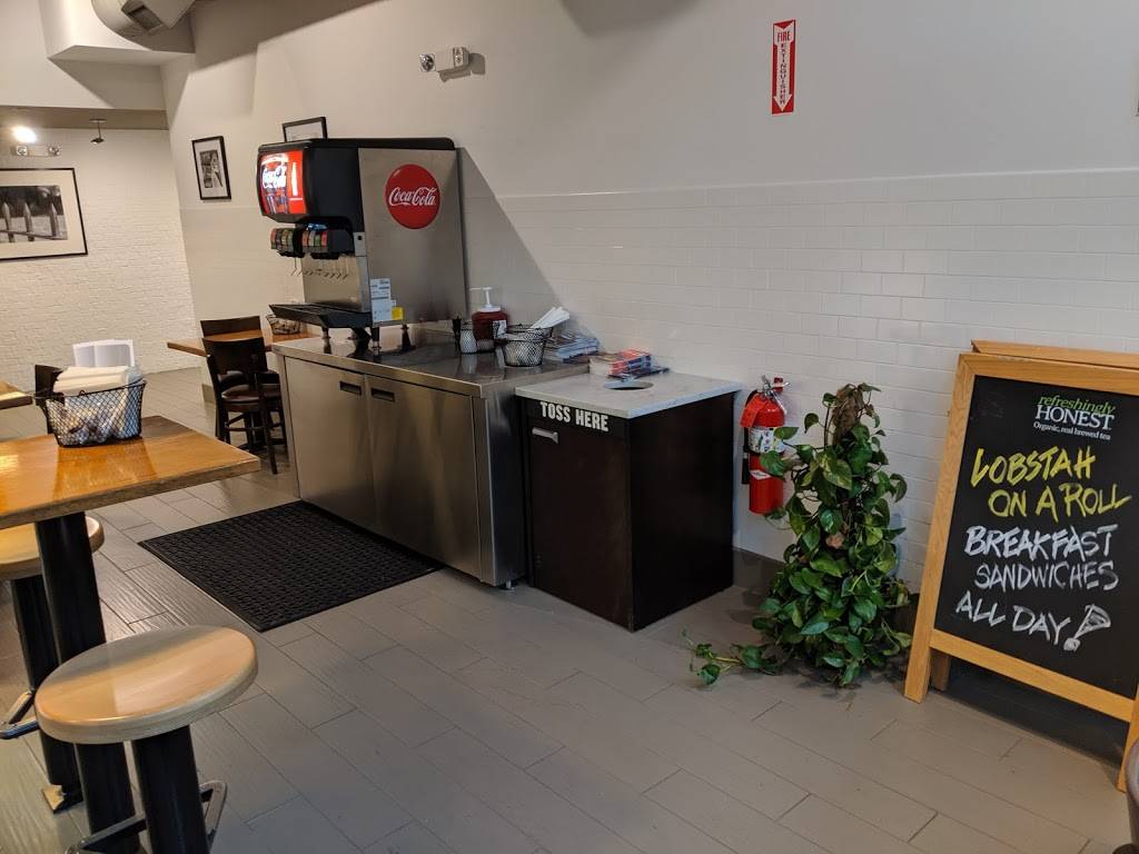 Lobstah On a Roll | restaurant | 135 Lafayette St, Salem, MA 01970, USA | 9785948226 OR +1 978-594-8226