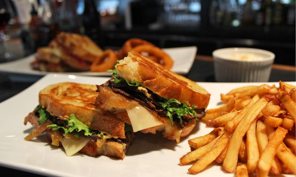 Restaurant Le Caucus Chambly | restaurant | 3000 Boulevard Fréchette, Chambly, QC J3L 6Z6, Canada | 4504473350 OR +1 450-447-3350