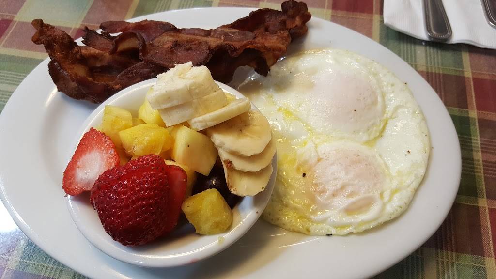 Exeter Whistle Stop | restaurant | 401 E Pine St, Exeter, CA 93221, USA | 5595921100 OR +1 559-592-1100