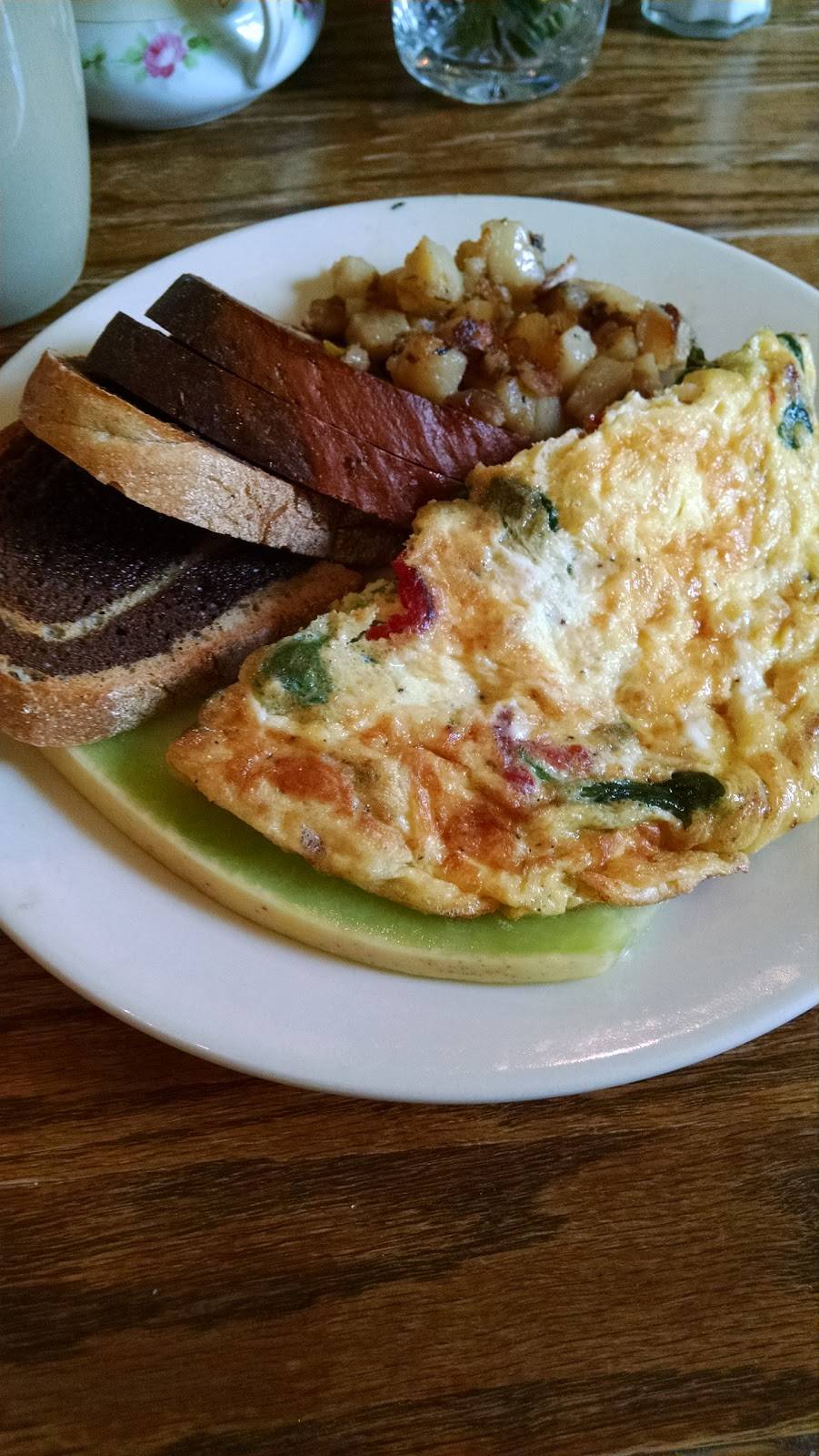 Hummingbird House | restaurant | 310 NJ-94, Newton, NJ 07860, USA | 9733000333 OR +1 973-300-0333