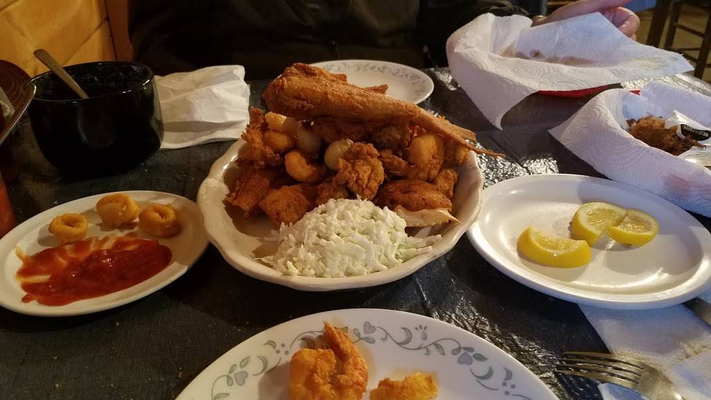 Luvans Old South Fish Camp NO CARDS | restaurant | 3951 US-701, Conway, SC 29527, USA | 8433975454 OR +1 843-397-5454