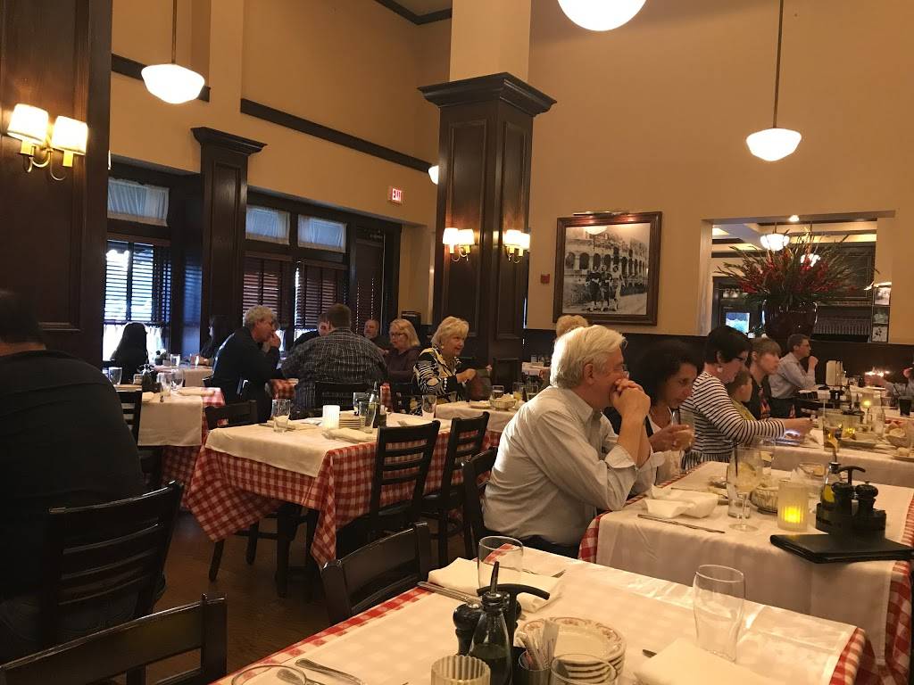 Maggianos Little Italy | restaurant | 2500 N Mayfair Rd, Wauwatosa, WI 53226, USA | 4149781000 OR +1 414-978-1000