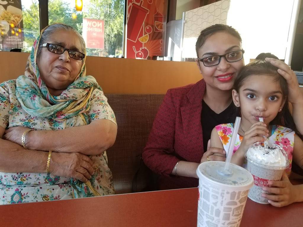 Jack in the Box | restaurant | 2689 Pinole Valley Rd, Pinole, CA 94564, USA | 5107582346 OR +1 510-758-2346