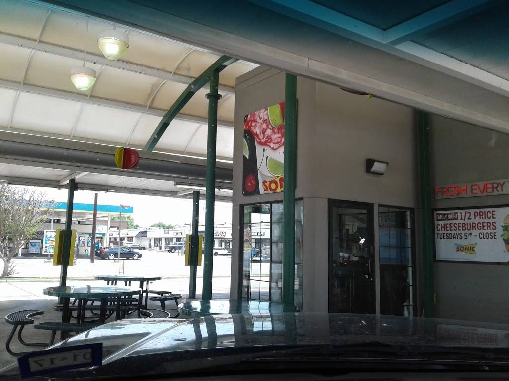 Sonic Drive-In | restaurant | 7902 Culebra Rd, San Antonio, TX 78251, USA | 2106806337 OR +1 210-680-6337