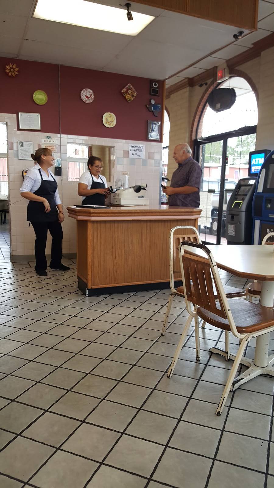 Hamburger House | restaurant | 676 N Carolina Dr, El Paso, TX 79915, USA | 9155935750 OR +1 915-593-5750