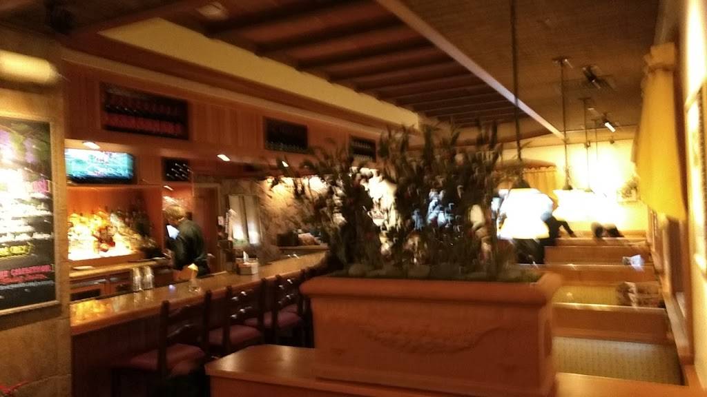 Olive Garden Italian Restaurant | meal takeaway | 2485 Iron Point Rd, Folsom, CA 95630, USA | 9169847036 OR +1 916-984-7036