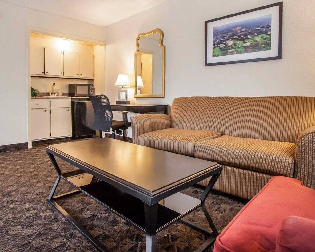 Quality Inn Airport | restaurant | 10232 Natural Bridge Rd, St. Louis, MO 63134, USA | 3144275955 OR +1 314-427-5955