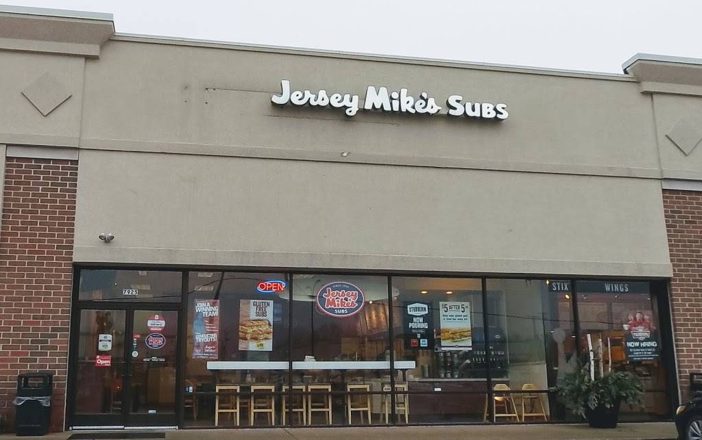 Jersey Mikes Subs | meal takeaway | 3710, 7925 W Layton Ave, Greenfield, WI 53220, USA | 4143252959 OR +1 414-325-2959
