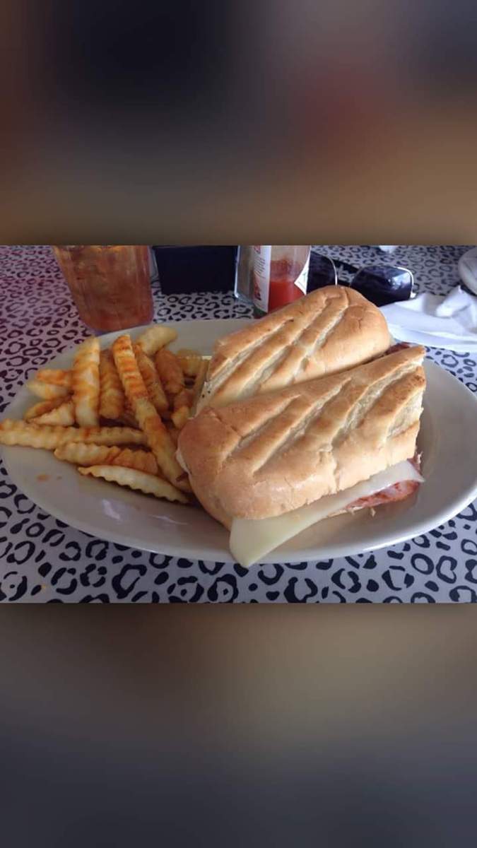 Cafe 20 | cafe | 119 FL-20, Freeport, FL 32439, USA | 8508357799 OR +1 850-835-7799