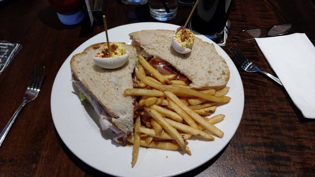 Brick House Tavern + Tap | restaurant | 4900 W Park Blvd, Plano, TX 75093, USA | 9725960916 OR +1 972-596-0916