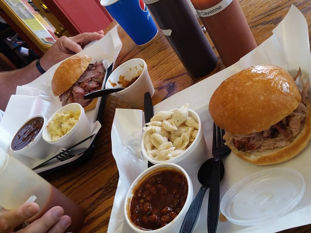 Adams Smokehouse | restaurant | 2819 Watson Rd, St. Louis, MO 63139, USA | 3148759890 OR +1 314-875-9890