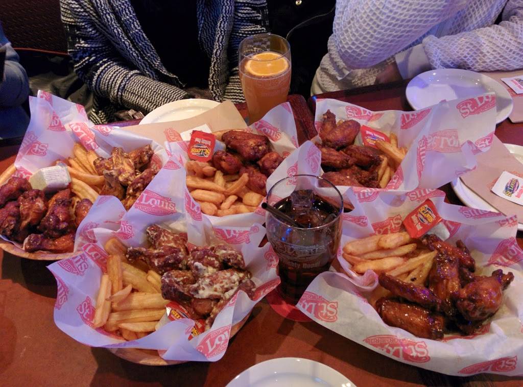 St. Louis Bar & Grill | restaurant | 1383 16th Ave Unit F, Richmond Hill, ON L4B 0E2, Canada | 9057079464 OR +1 905-707-9464