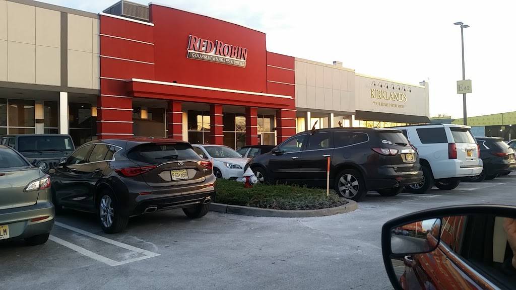 Red Robin Gourmet Burgers and Brews | restaurant | 2220 Bergen Town Center, Paramus, NJ 07652, USA | 2018430807 OR +1 201-843-0807