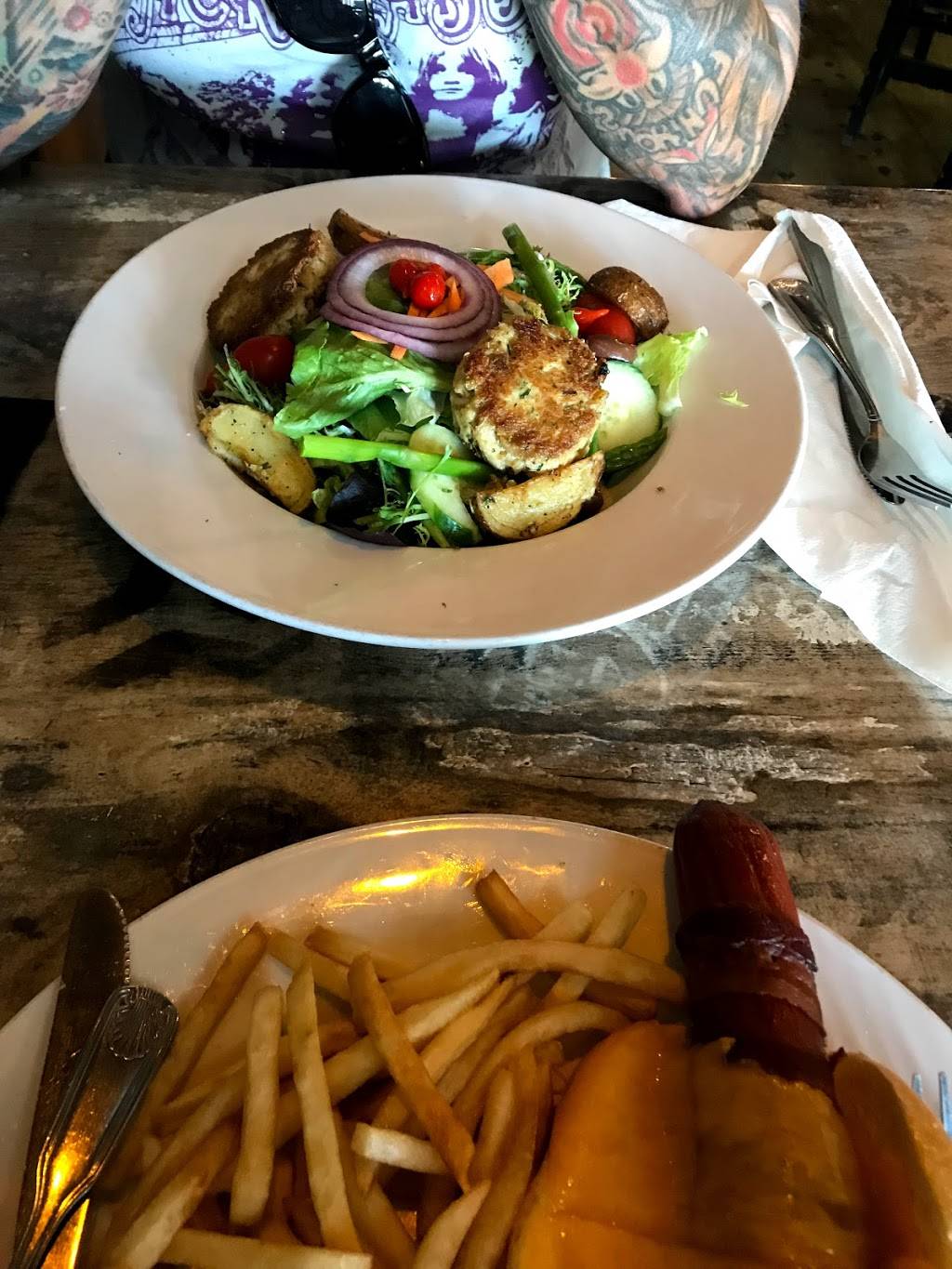 Q Burger Bar & Blues | restaurant | 2376 N Federal Hwy, Fort Lauderdale, FL 33305, USA | 9545652299 OR +1 954-565-2299