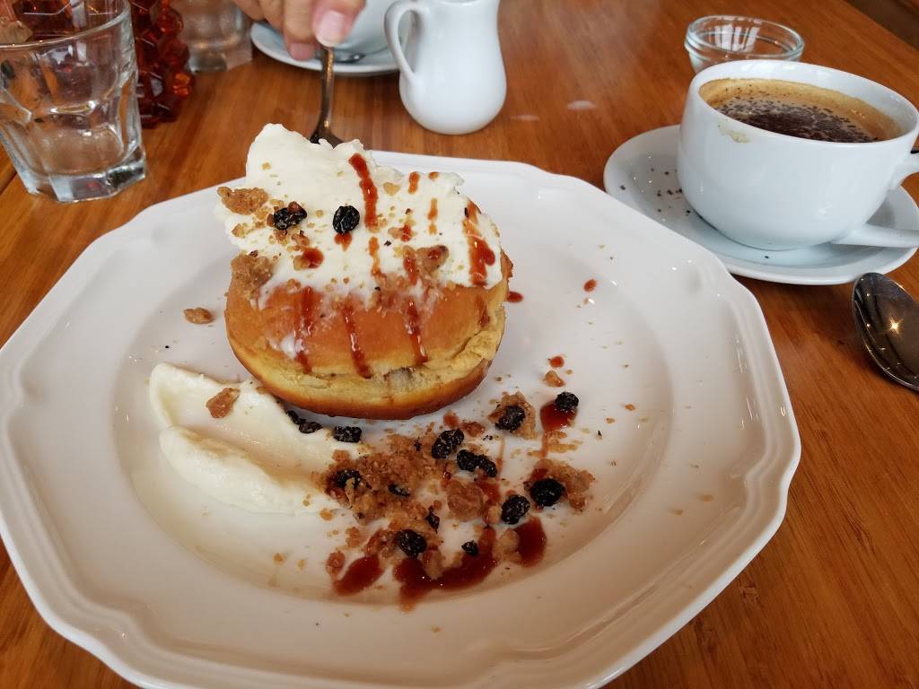 Restaurant Les Têtes de Cochon | restaurant | 15 Rue Maurice Aveline, Sainte-Adèle, QC J8B 2M8, Canada | 4507454047 OR +1 450-745-4047