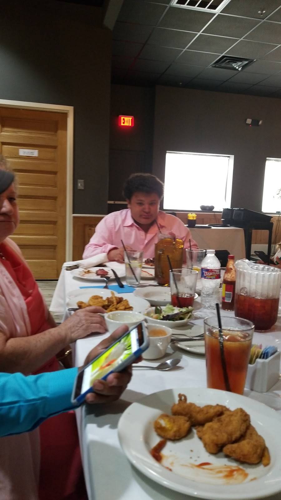 Augies Restaurant | restaurant | 6005 Jefferson Hwy, Harahan, LA 70123, USA | 5047333000 OR +1 504-733-3000